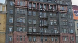 Dawny szpital "Omega" w Warszawie odzyskuje życie. Ikoniczna kamienica przy Alejach Jerozolimskich 57 zmienia się w aparthotel