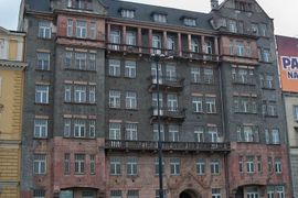 Dawny szpital "Omega" w Warszawie odzyskuje życie. Ikoniczna kamienica przy Alejach Jerozolimskich 57 zmienia się w aparthotel