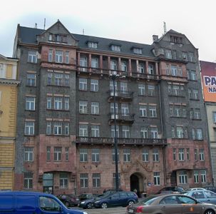 Dawny szpital "Omega" w Warszawie odzyskuje życie. Ikoniczna kamienica przy Alejach Jerozolimskich 57 zmienia się w aparthotel