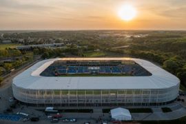 W Polsce trwa obecnie budowa i rozbudowa kilku stadionów [FILM]