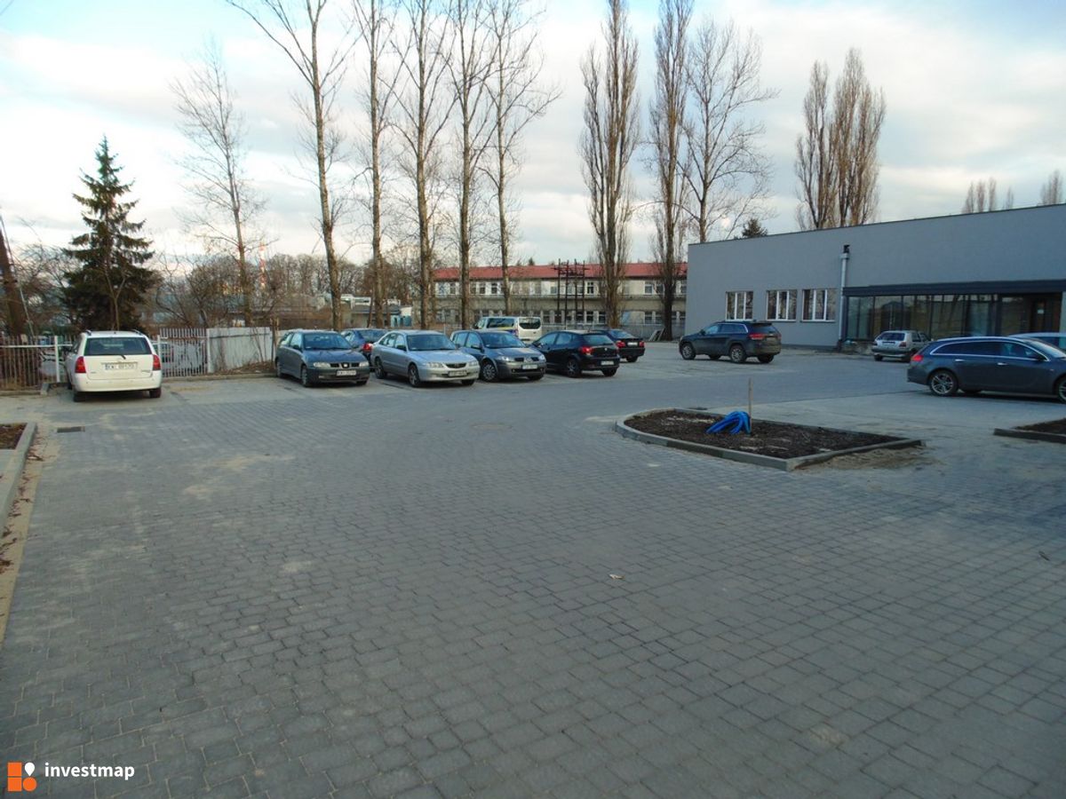 Zdjęcie Biurowiec, ul. Ujastek 5B fot. Damian Daraż 