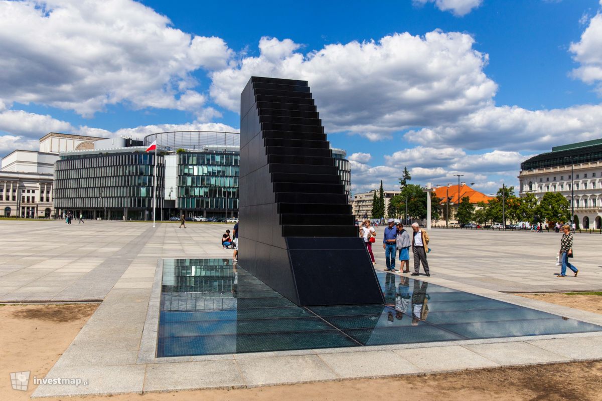Zdjęcie [Warszawa] Pomnik Ofiar Katastrofy Smoleńskiej fot. Jakub Zazula 
