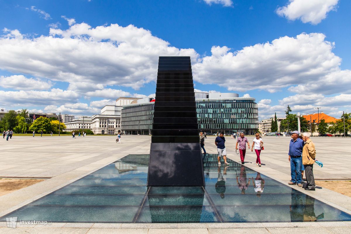Zdjęcie [Warszawa] Pomnik Ofiar Katastrofy Smoleńskiej fot. Jakub Zazula 