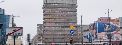 Kultowy budynek w centrum Łodzi ponownie wystawiony na sprzedaż [ZDJĘCIA]