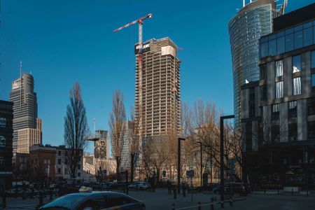 W centrum Warszawy trwa budowa 174-metrowego wieżowca The Bridge [FILMY]
