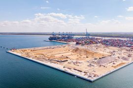 Budowa wielkiego terminala T5 Offshore Installation w Baltic Hub w Gdańsku na finiszu