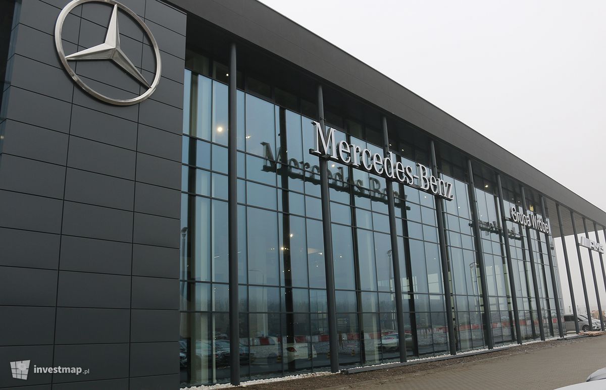 Zdjęcie [Wrocław] Salon samochodowy Mercedes-Benz fot. Tomasz Matejuk