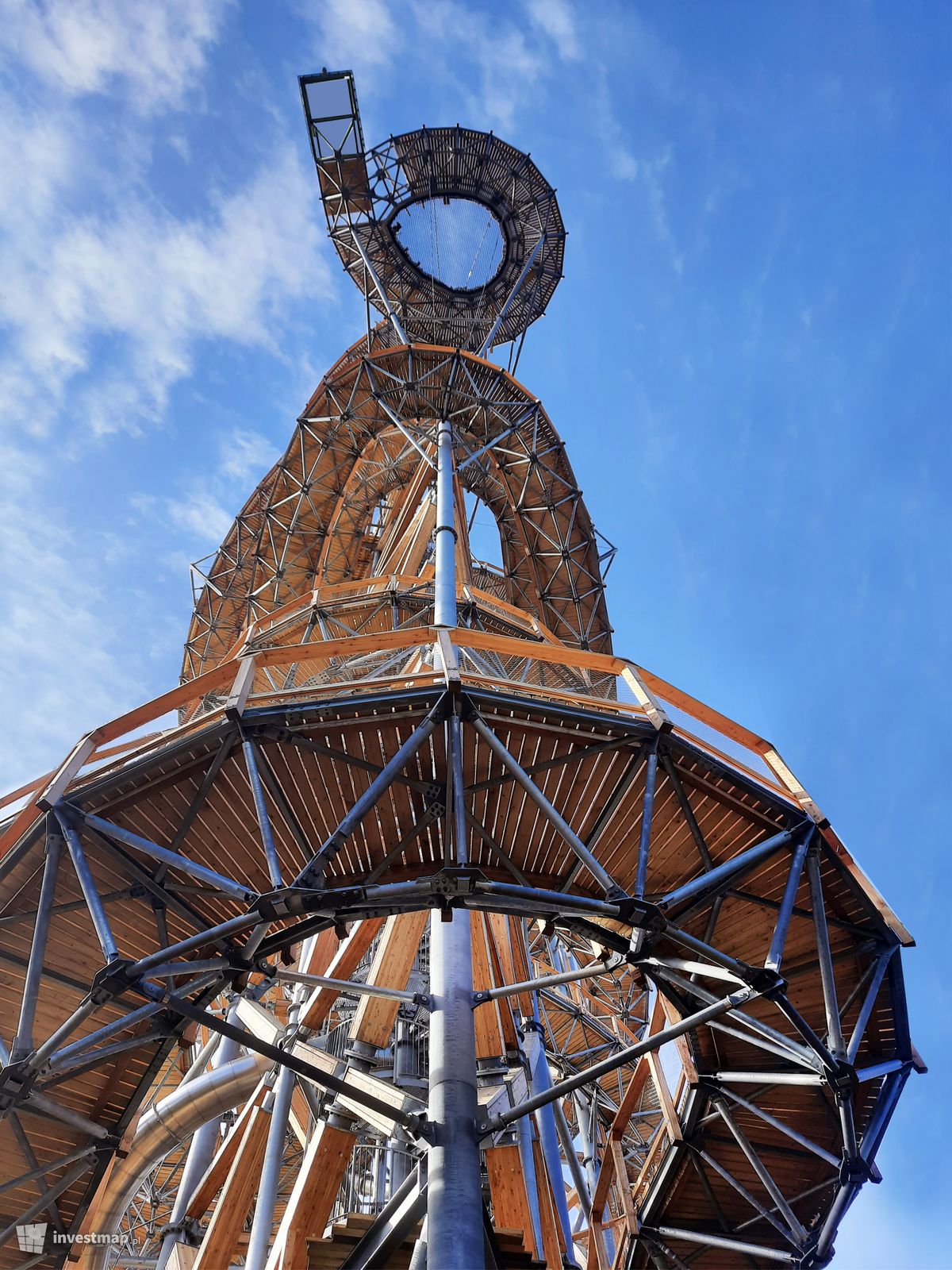 Zdjęcie Sky Walk - wieża widokowa ze ścieżką edukacyjną w koronach drzew fot. Paweł Harom 