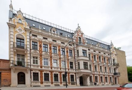 Zabytkowa kamienica przy Jaracza po rewitalizacji. To jedna z pereł Śródmieścia Łodzi [ZDJĘCIA]
