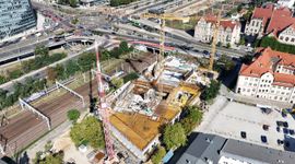 Nowa siedziba Teatru Muzycznego w Poznaniu pnie się do góry [ZDJĘCIA+WIZUALIZACJE]