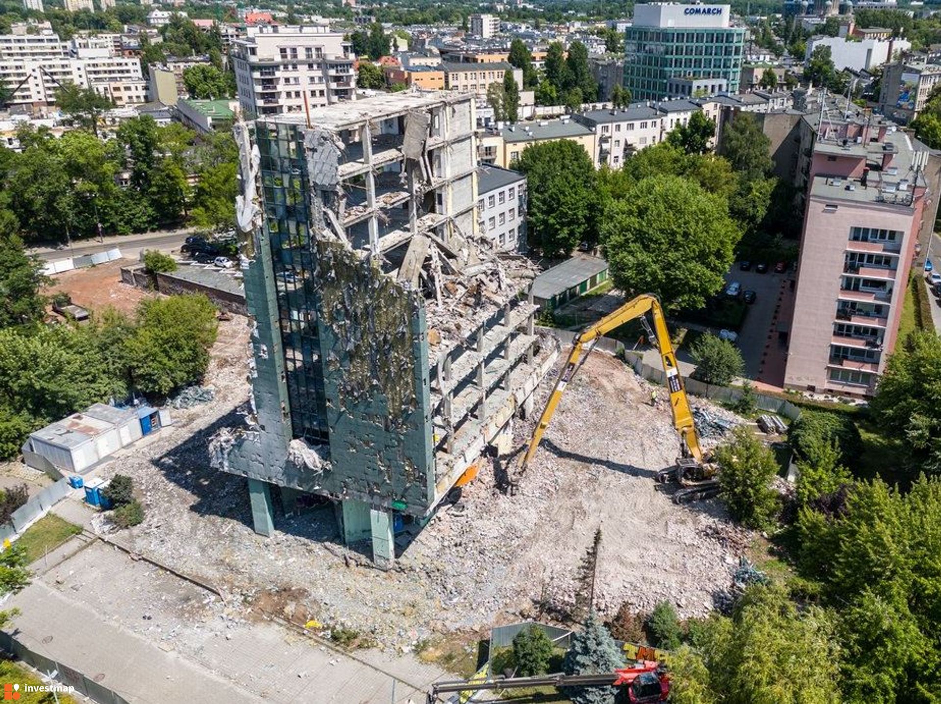 Kolejne biurowce znikają z polskich miast. Co powstaje w ich miejsce?