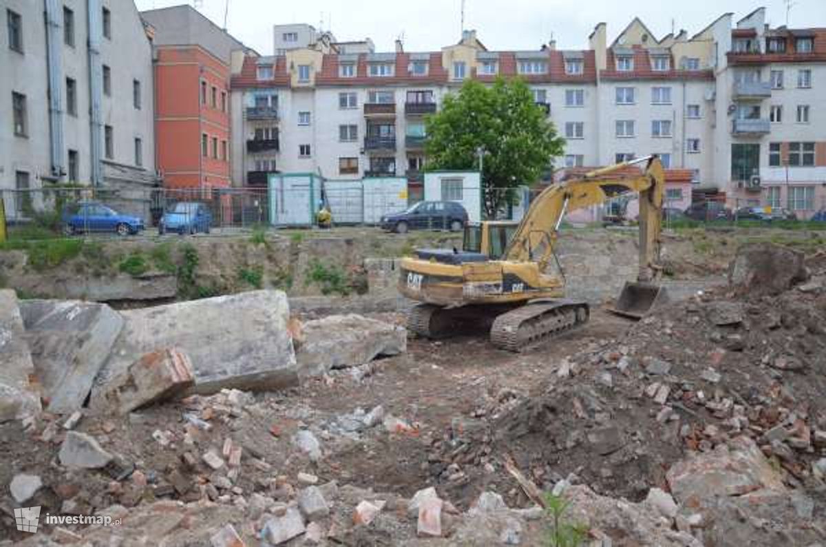 Zdjęcie [Legnica] Budynek mieszkaniowo-usługowy, ul. św. Piotra fot. mariusz-lca 