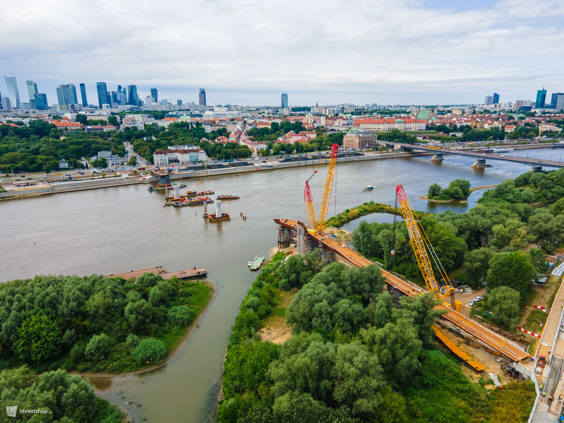 W Warszawie trwa budowa nowego mostu pieszo-rowerowego przez Wisłę 