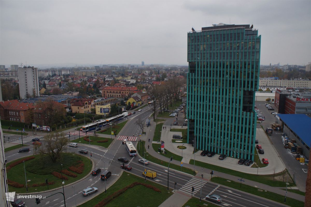 Zdjęcie Pilot Tower fot. Damian Daraż 