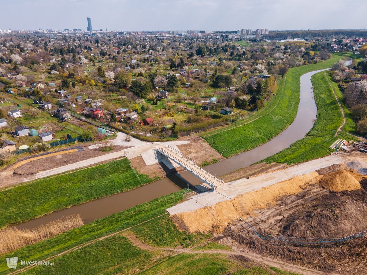 Zdjęcie Kładka pomiędzy Muchoborem Małym a Muchoborem Wielkim we Wrocławiu fot. Jakub Zazula 