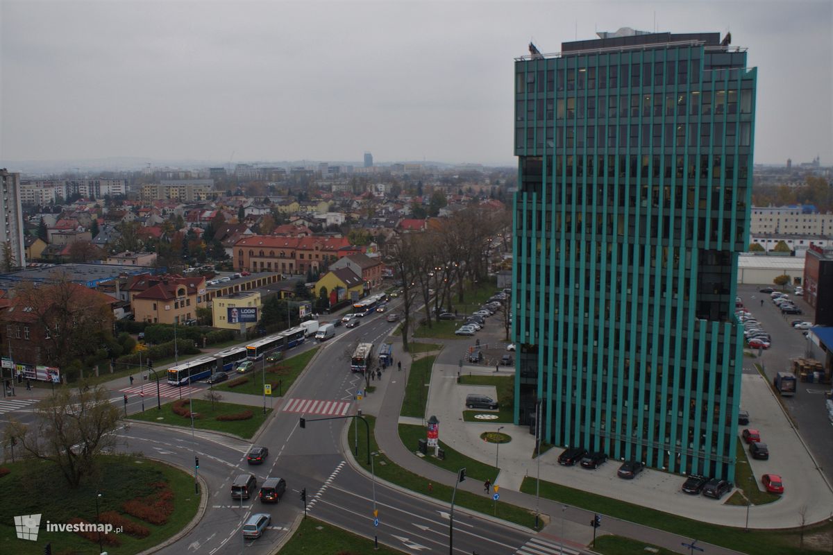 Zdjęcie Pilot Tower fot. Damian Daraż 