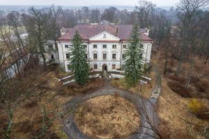 Zabytkowy zespół pałacowo-parkowy Koniecpolskich ponownie wystawiony na sprzedaż [ZDJĘCIA]