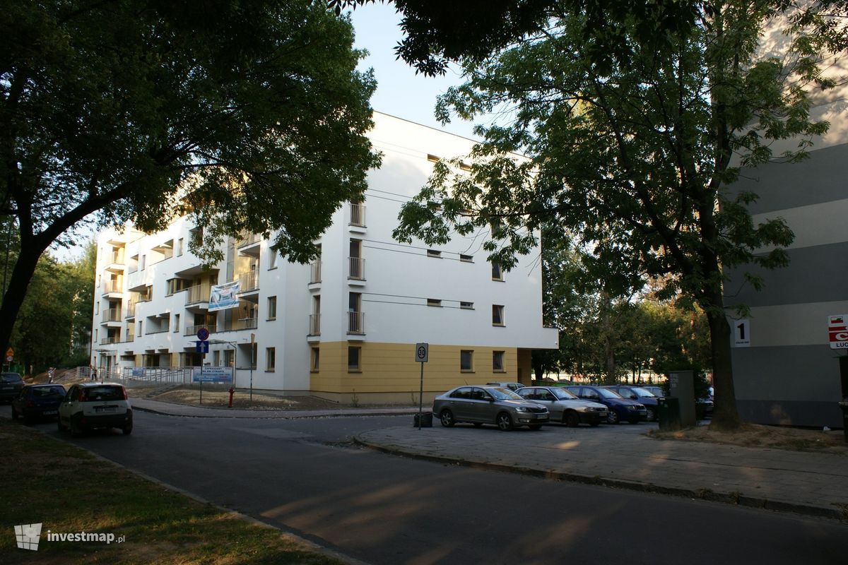 Zdjęcie [Kraków] Budynek mieszkalny, Os. Szklane Domy,  ul. Gardy - Gardowskiego fot. Damian Daraż 