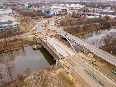 Nowe mosty Chrobrego to nowa jakość komunikacji na wschodzie Wrocławia. Jak idą prace? [FILM]