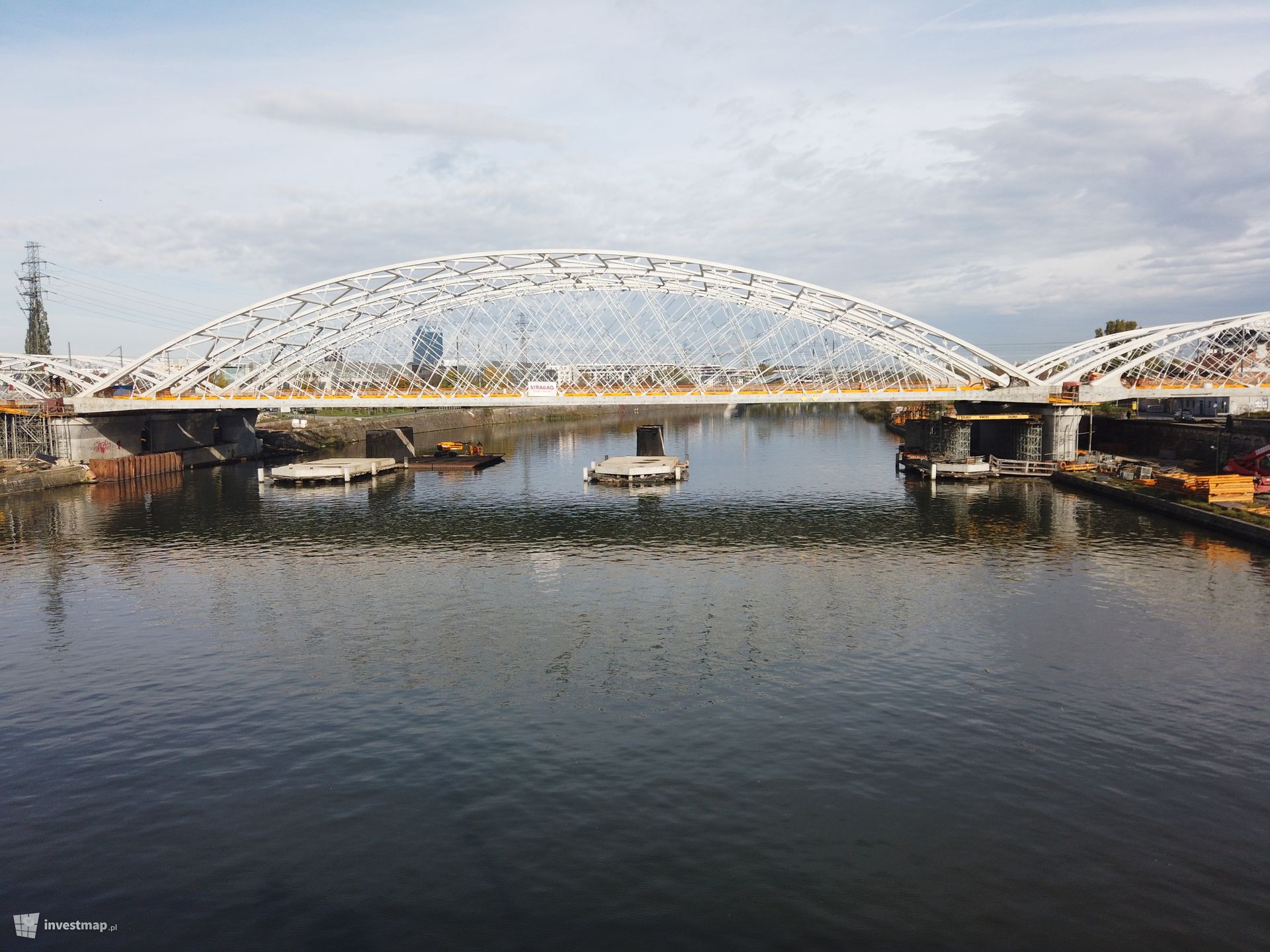 W centrum Krakowa powstają nowe mosty kolejowe i pieszo-rowerowe przez Wisłę 