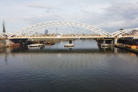 W centrum Krakowa powstają nowe mosty kolejowe i pieszo-rowerowe przez Wisłę [FILM + ZDJĘCIA]
