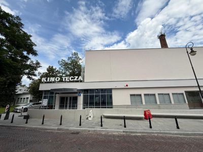 Modernizacja zabytkowego Kina Tęcza w Warszawie dobiegła końca. Kiedy otwarcie? [ZDJĘCIA]