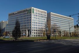 Przy ulicy Fabrycznej w Krakowie powstaje kompleks biurowy Brain Park [ZDJĘCIA + WIZUALIZACJE]