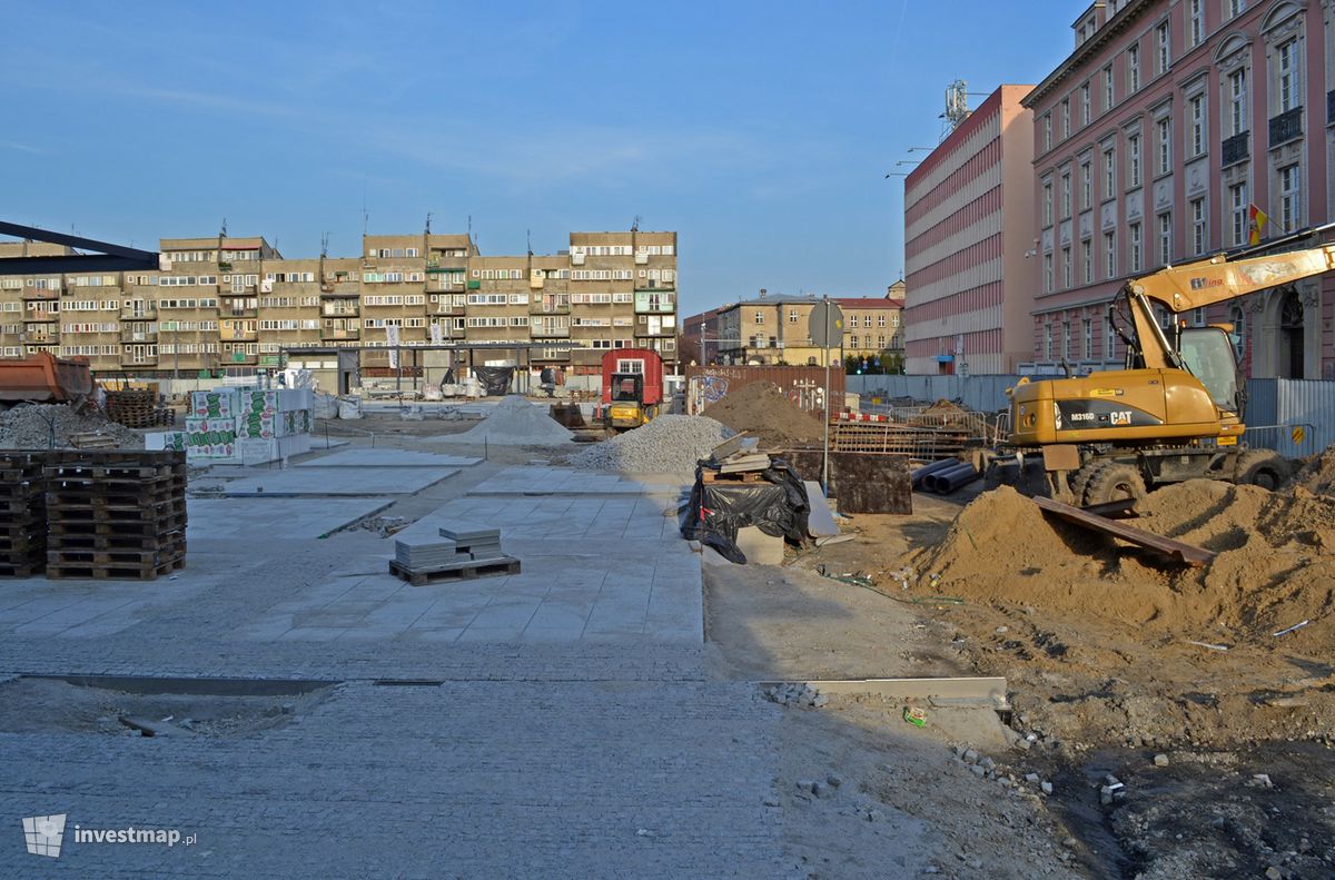 Zdjęcie  Przebudowa pl. Nowy Targ z budową parkingu podziemnego fot. alsen strasse 67 