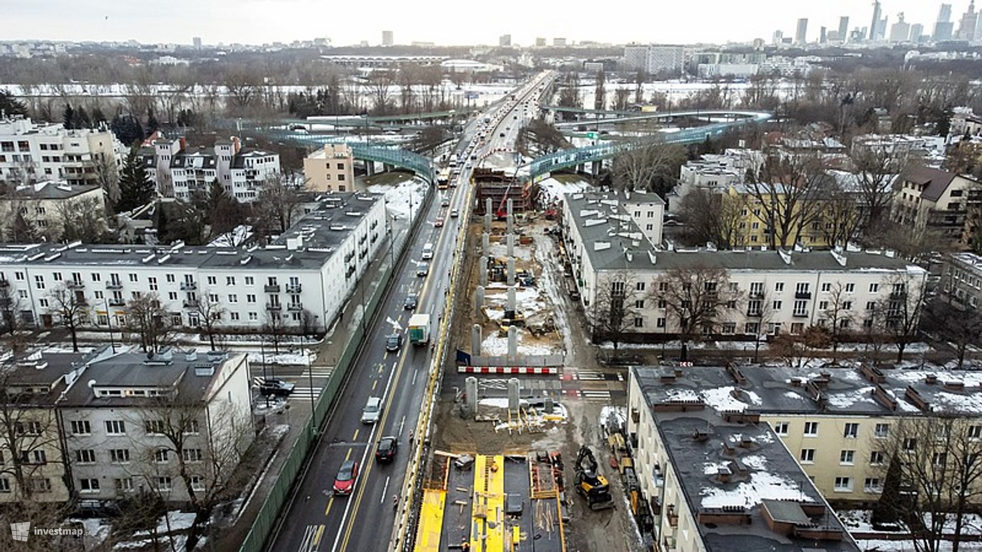 Nowy wiadukt Trasy Łazienkowskiej na Saskiej Kępie nabiera kształtu 