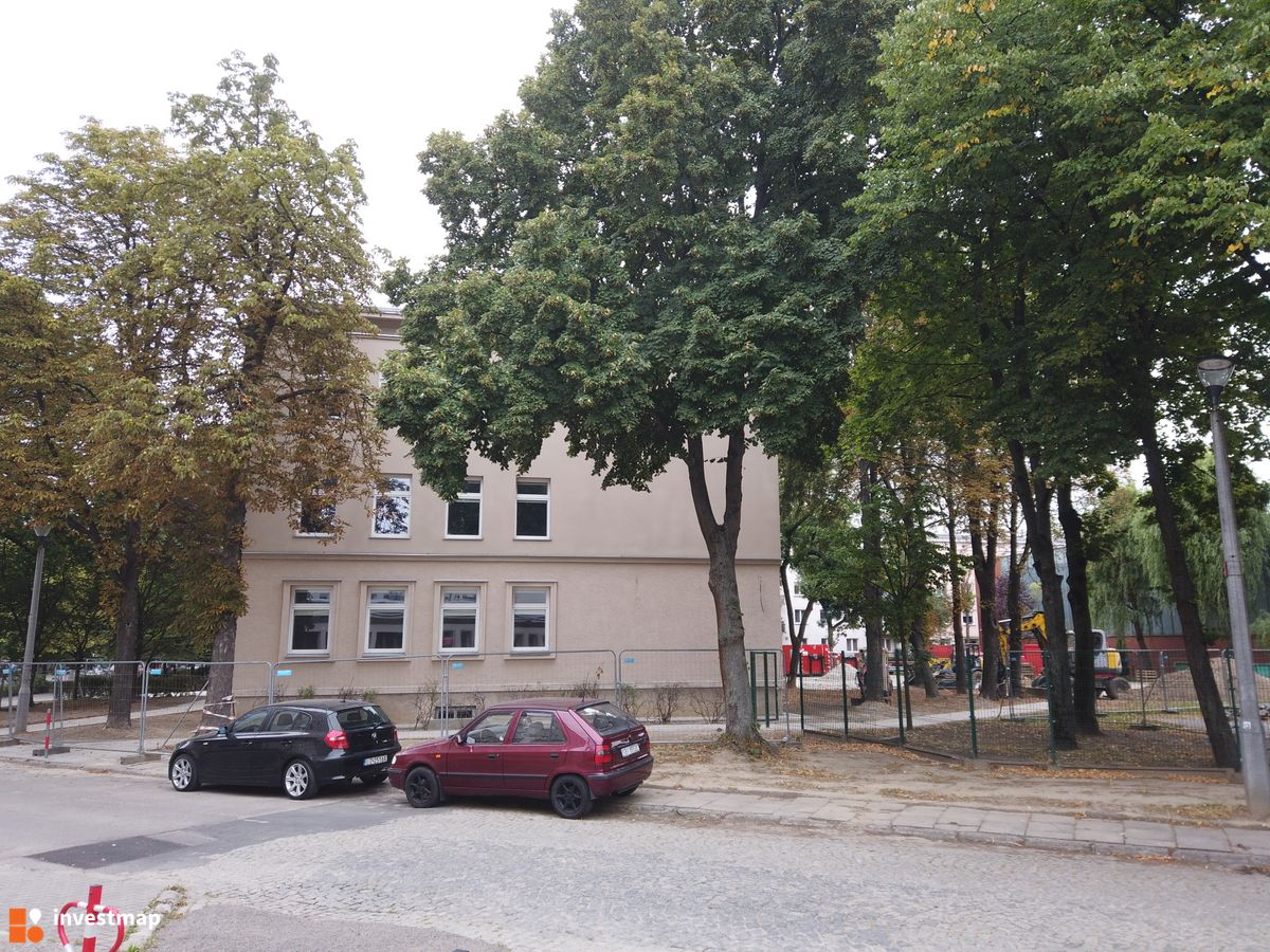 Zdjęcie Szkoła Aspirantów, os. Zgody 13 fot. Damian Daraż 