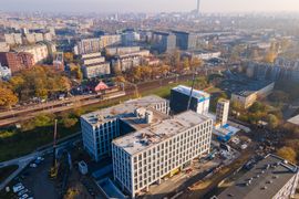 We Wrocławiu dobiega końca budowa wielofunkcyjnego kompleksu biurowo-hotelowego B10 [FILM + ZDJĘCIA + WIZUALIZACJE]