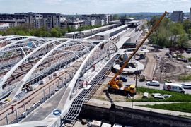 Kończy się budowa ostatniego z trzech nowych mostów kolejowych nad Wisłą w Krakowie [ZDJĘCIA]
