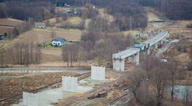 W woj. śląskim powstaje nowy most kolejowy. Usprawni połączenia między Polską i Czechami [ZDJĘCIA]