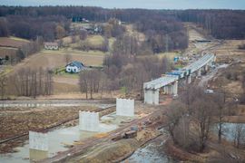 W woj. śląskim powstaje nowy most kolejowy. Usprawni połączenia między Polską i Czechami [ZDJĘCIA]