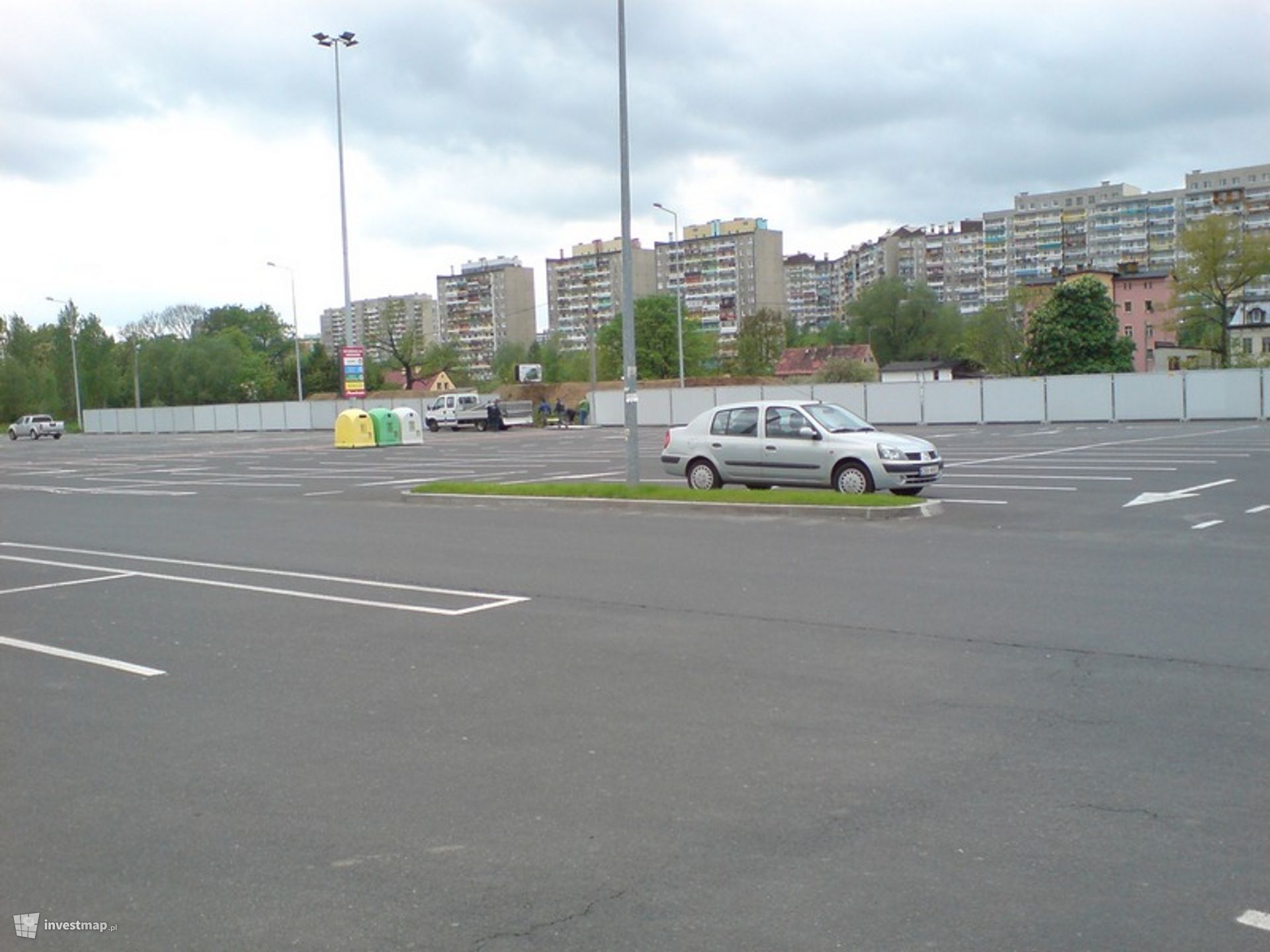 [Wałbrzych] Rozbudowa centrum handlowego "Auchan &amp; Castorama"
