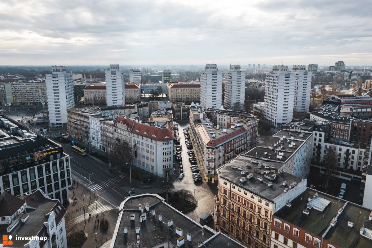 Zdjęcie [Wrocław] Budynki wielorodzinne "Sedesowce", pl. Grunwaldzki (rewitalizacja) fot. Jakub Zazula 