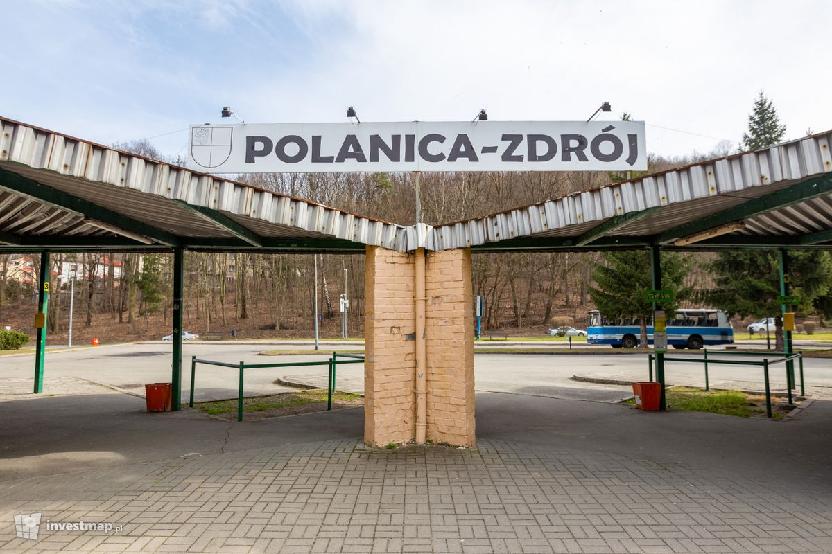 Zdjęcie Dworzec PKS w Polanicy-Zdrój fot. Jakub Zazula 