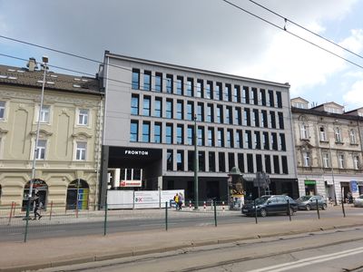 W Krakowie dobiega końca budowa nowego, czterogwiazdkowego hotelu [ZDJĘCIA + WIZUALIZACJE]