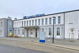 Zabytkowy dworzec Łowicz Główny został otwarty dla pasażerów po przebudowie
