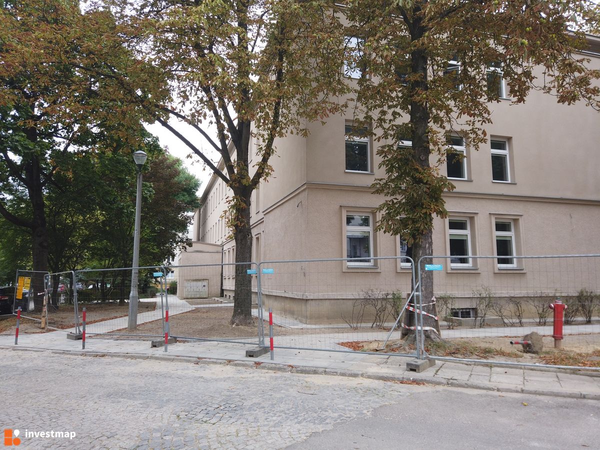 Zdjęcie Szkoła Aspirantów, os. Zgody 13 fot. Damian Daraż 