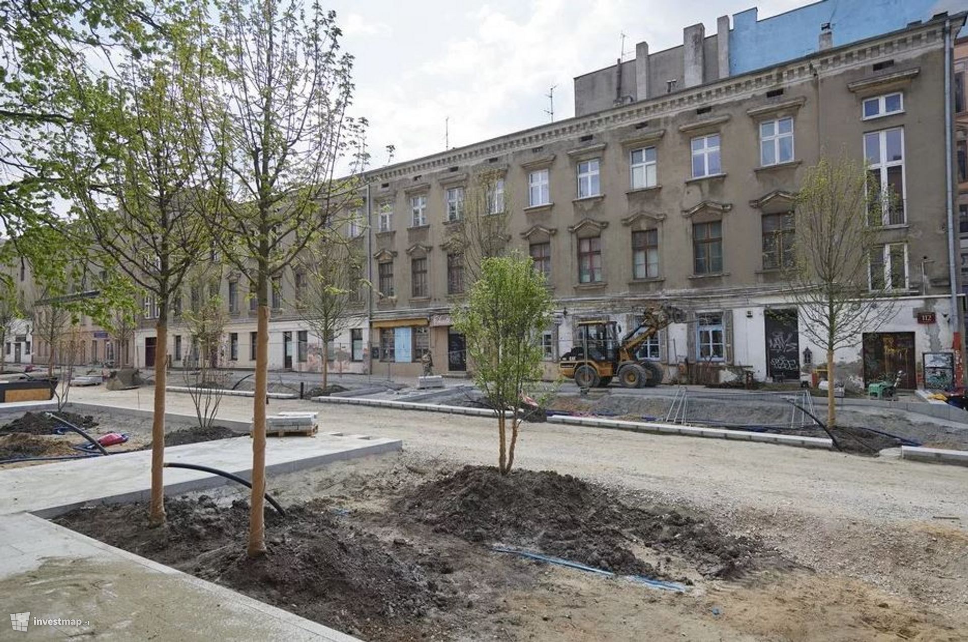 W Łodzi trwa rewitalizacja Pasażu Schillera. Zasadzono pierwsze drzewa 