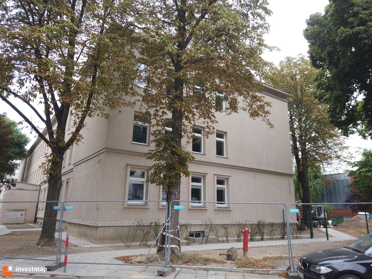 Zdjęcie Szkoła Aspirantów, os. Zgody 13 fot. Damian Daraż 