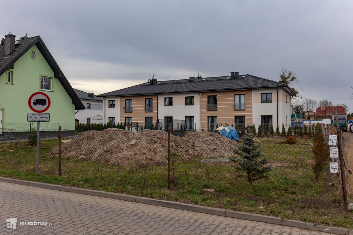 Zdjęcie [Wrocław] Osiedle domów jednorodzinnych na ul. Dobrzykowickiej fot. Jakub Zazula 