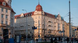 Przy ulicy Piłsudskiego we Wrocławiu trwa przebudowa dawnego Hotelu Grand [ZDJĘCIA]