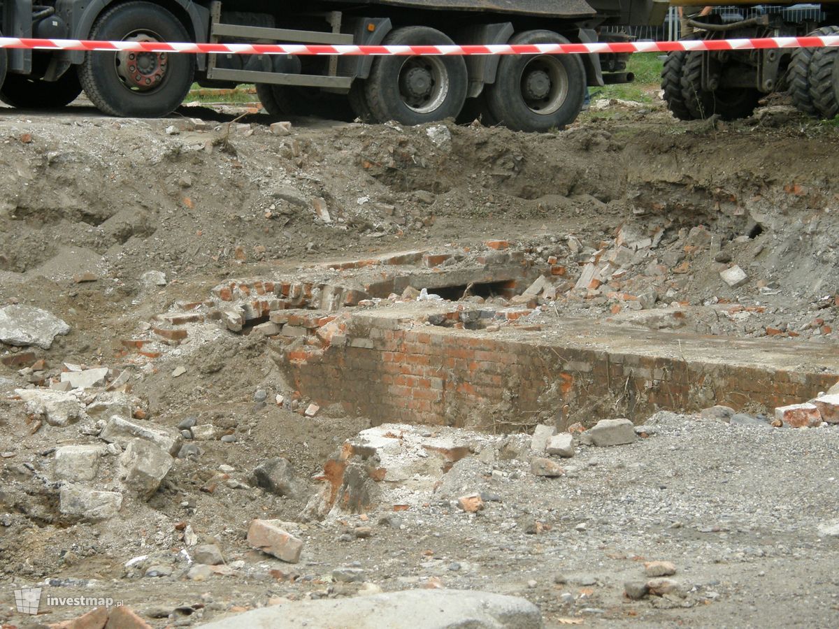 Zdjęcie [Legnica] Budynek mieszkaniowo-usługowy, ul. św. Piotra fot. mariusz-lca 