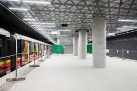 Pierwszy pociąg w tunelu na Bemowie – testy nowego odcinka linii metra M2 [FILM+ZDJĘCIA]
