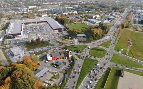 W Bielsku-Białej, w lokalizacji po Tesco, powstanie największy park handlowy w regionie [WIZUALIZACJE]