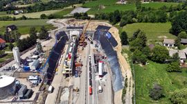 TBM "Jadwiga" rozpoczęła drążenie najdłuższego tunelu kolejowego w Polsce [ZDJĘCIA]