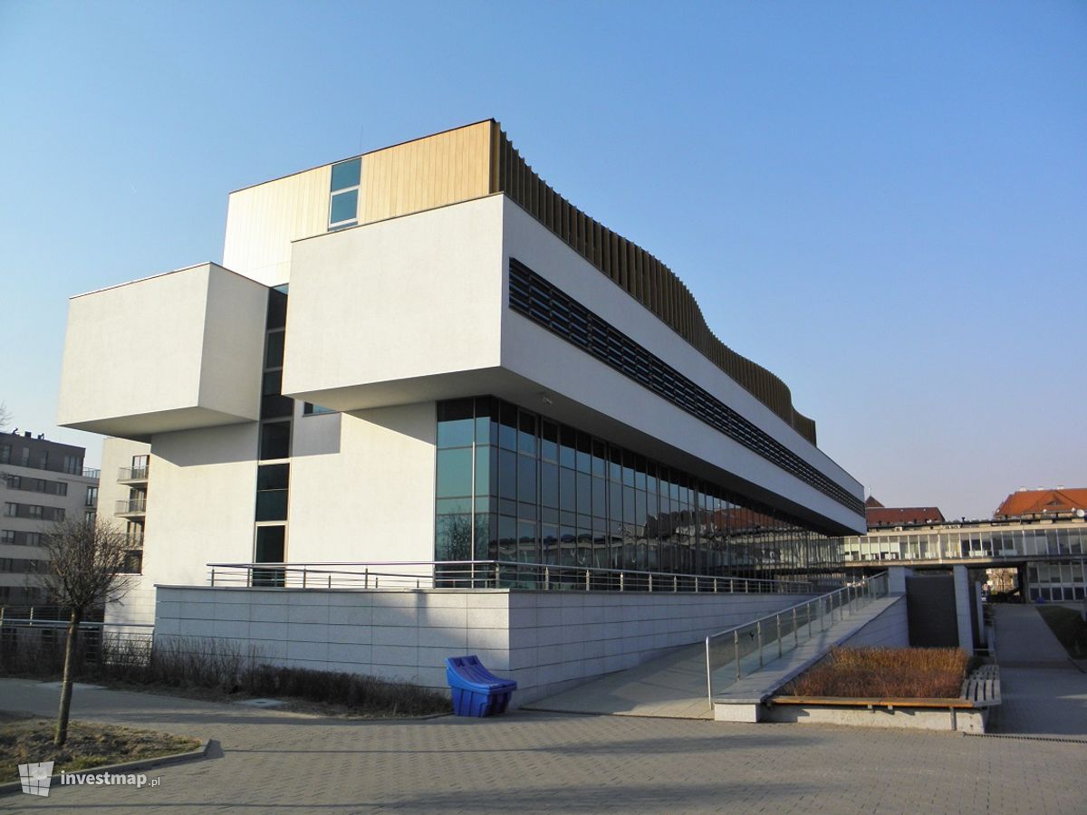 Zdjęcie [Poznań] Budynek dydaktyczny Akademii Wychowania Fizycznego fot. PieEetrek 