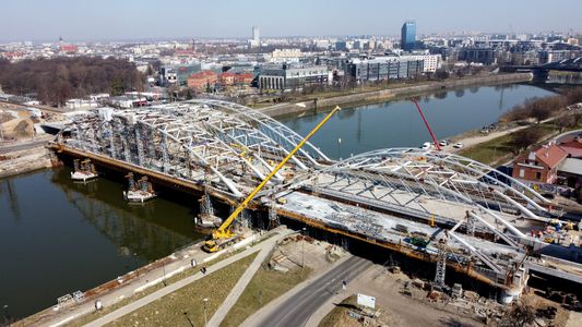 W Krakowie trwa budowa nowego mostu przez Wisłę i modernizacja przystanku kolejowego Kraków Zabłocie [ZDJĘCIA]